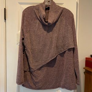 Nursing Queen long sleeve asymmetrical nursing top